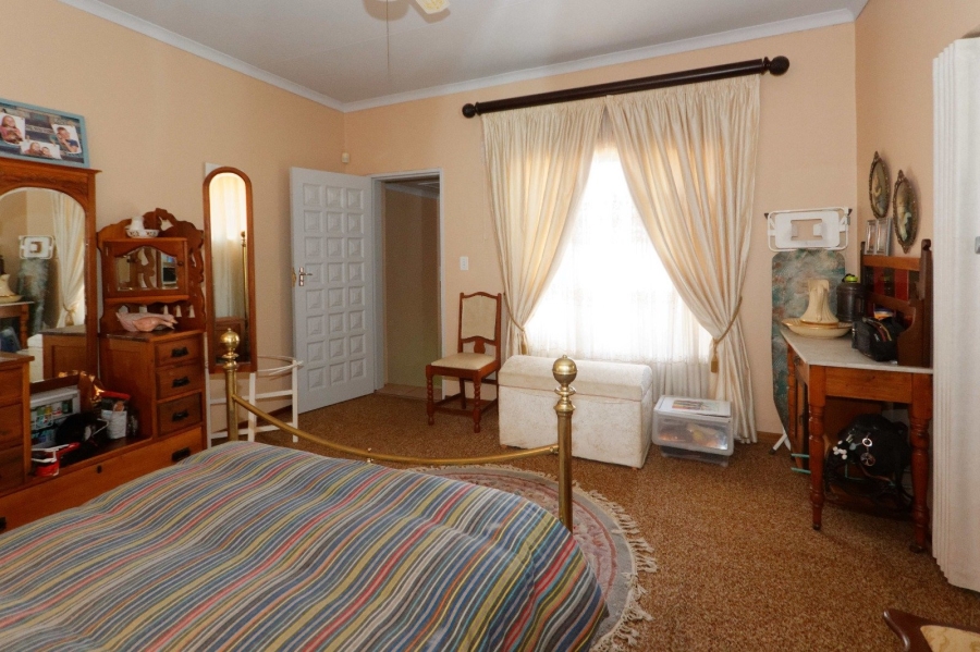 5 Bedroom Property for Sale in Wilkoppies North West